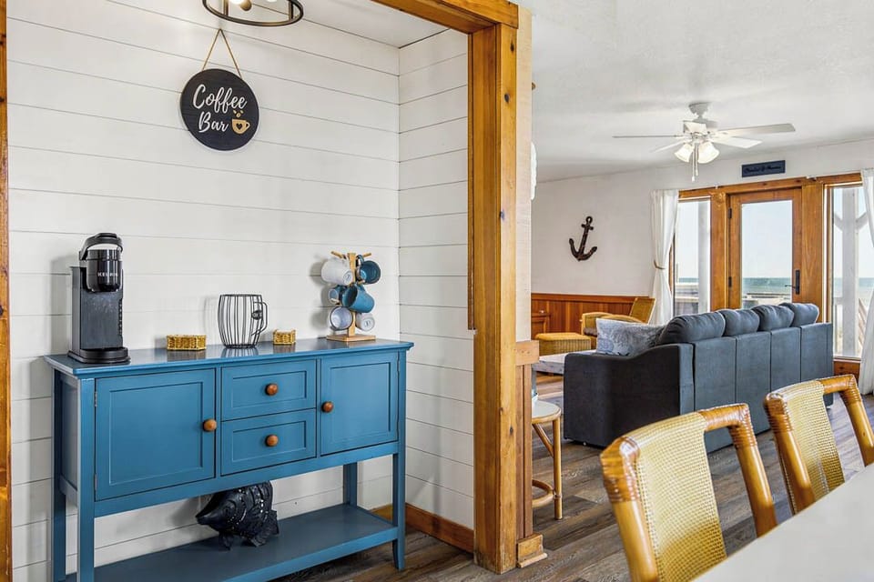 Mid-Level Coffee Bar