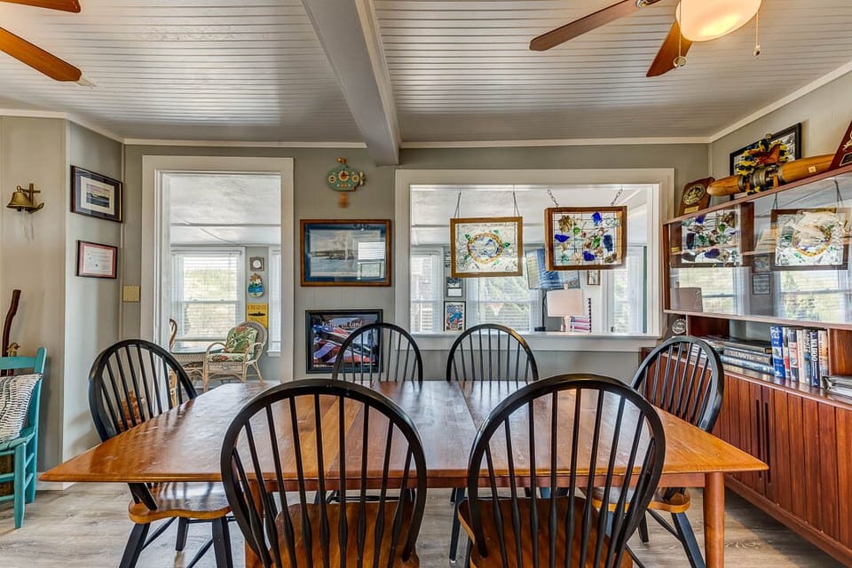 Main-Level Dining Table (seats 6)