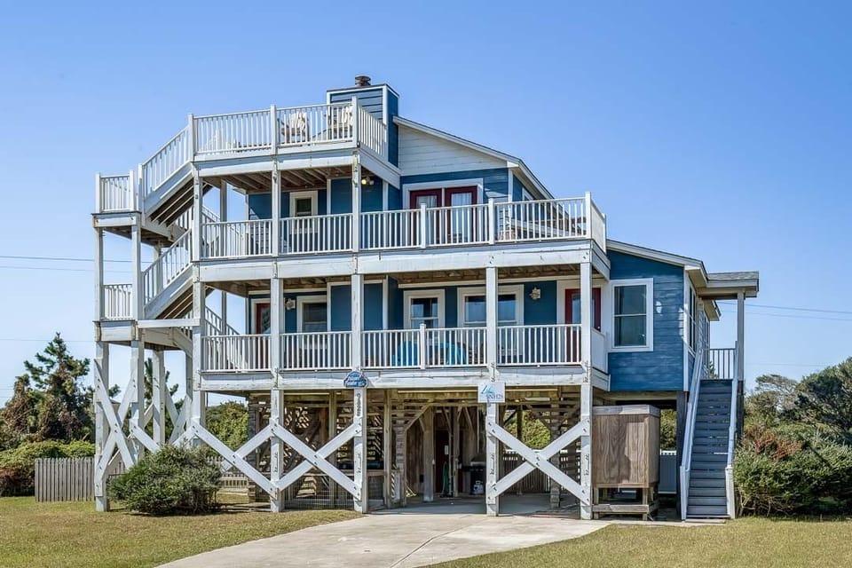 Front Exterior of Pelican's Paradise