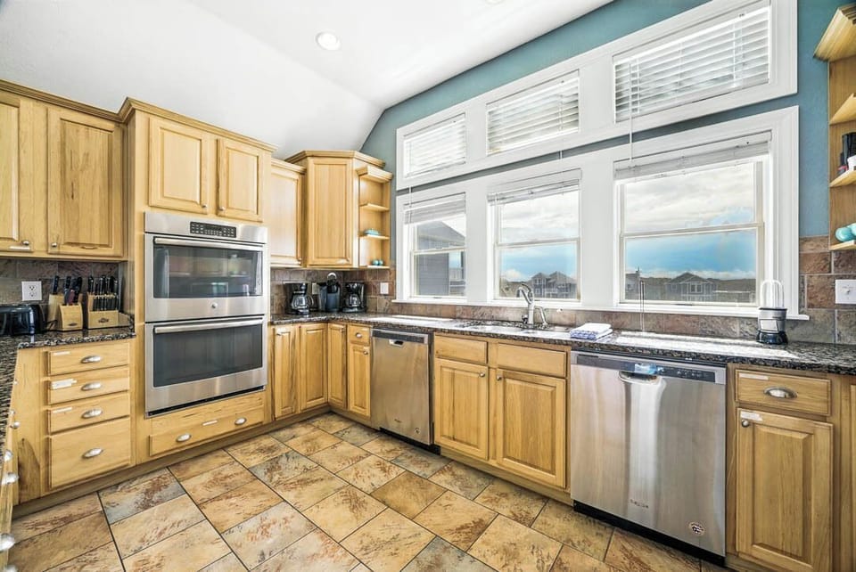 Top-Level Kitchen with Bar (seats 3)