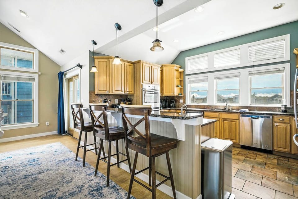 Top-Level Kitchen with Bar (seats 3)