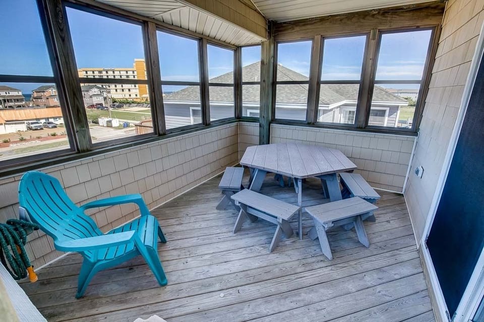 Top-Level Screened Porch