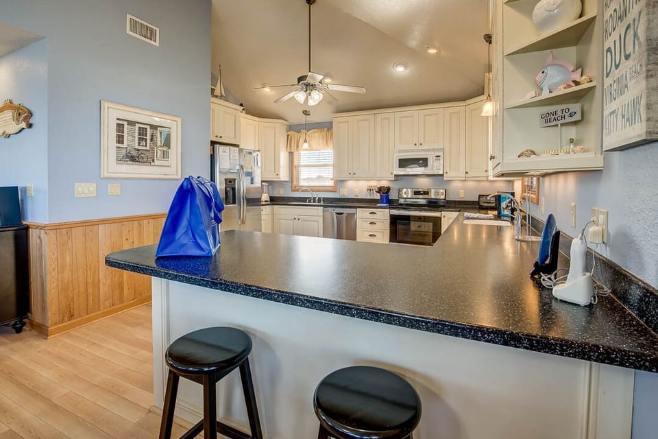 Top-Level Kitchen with Bar (seats 2)