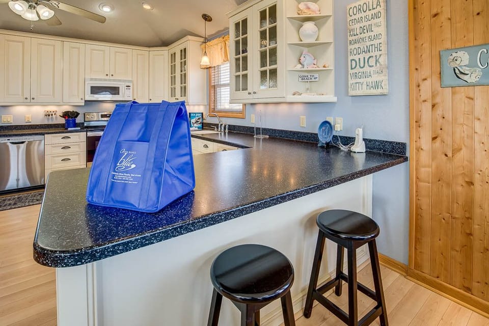Top-Level Kitchen with Bar (seats 2)