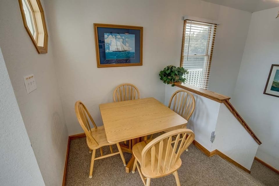 Top-Level Additional Table seats 4