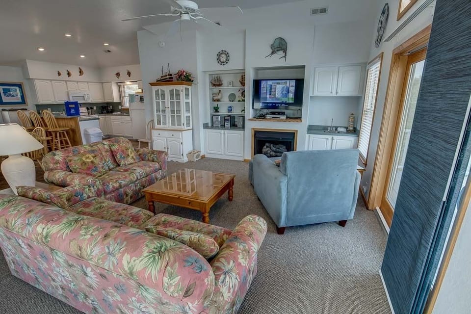 Top-Level Great Room with Deck Access