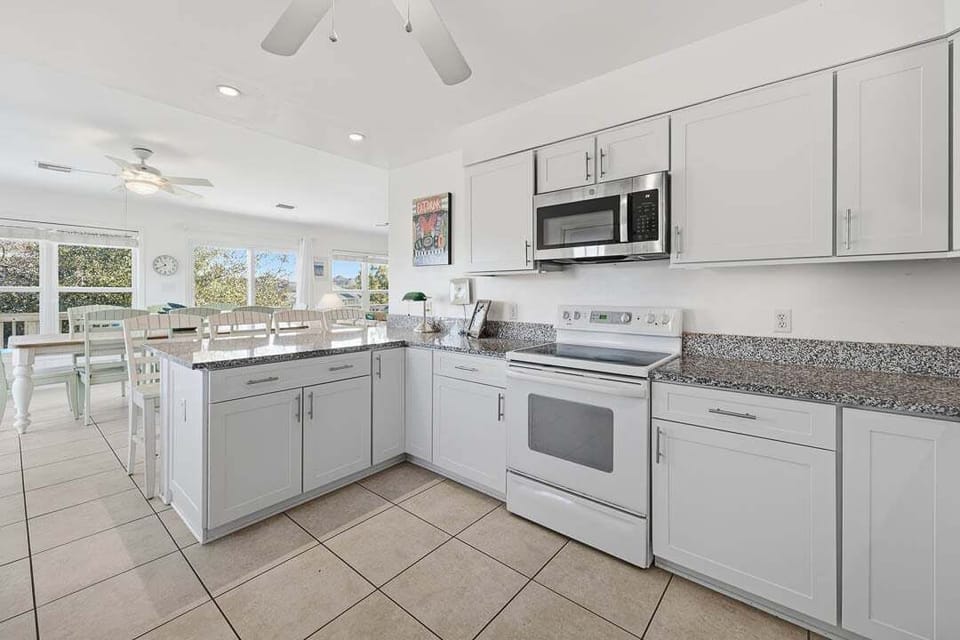 Top-Level Kitchen with Bar (seats 3)