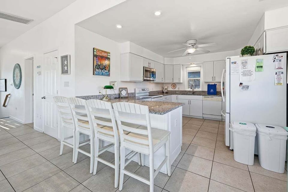 Top-Level Kitchen with Bar (seats 3)