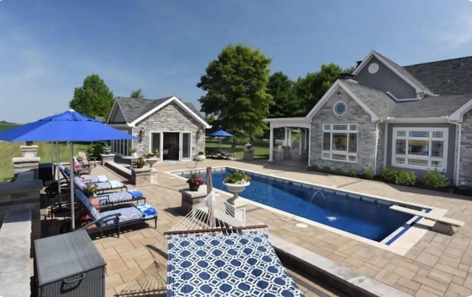 Heated pool, poolhouse, ping pong table, corn hole