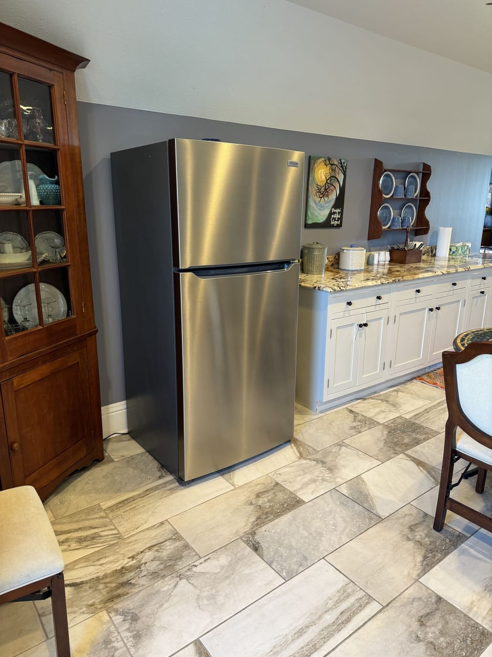 Kitchen full refrigerator/freezer