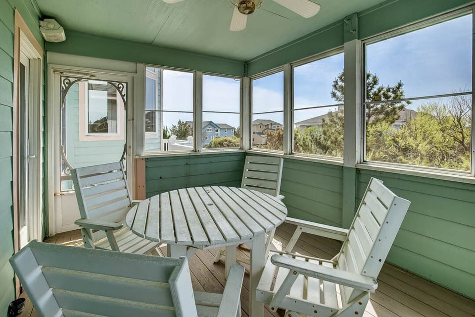Top-Level Screened Porch