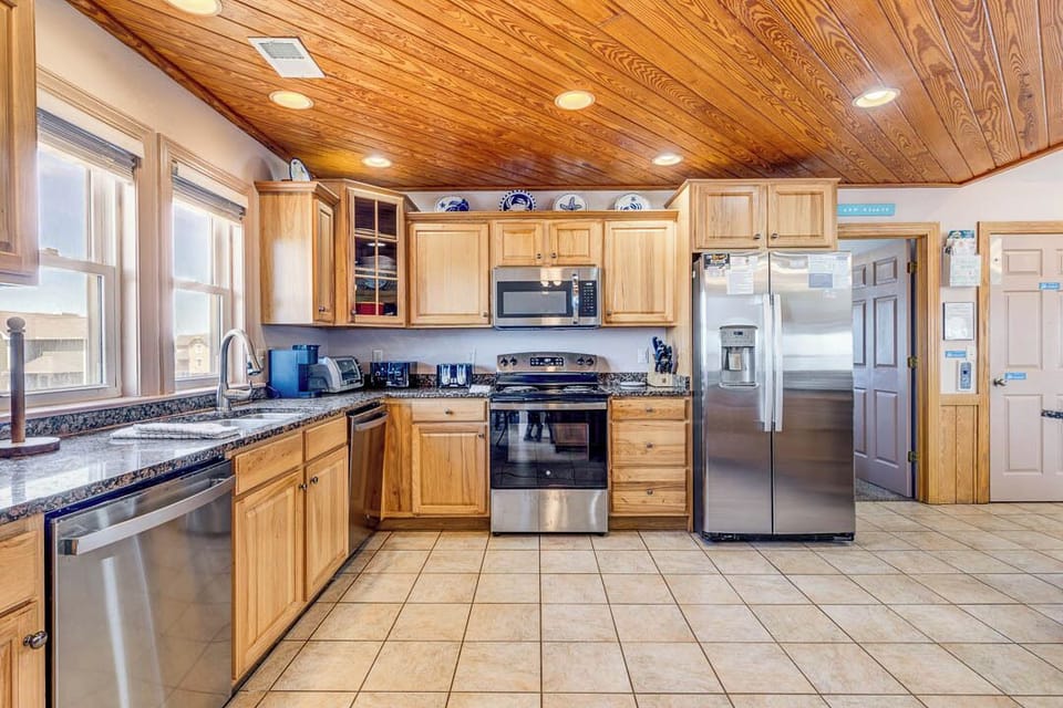 Top-Level Kitchen with Bar (seats 8)
