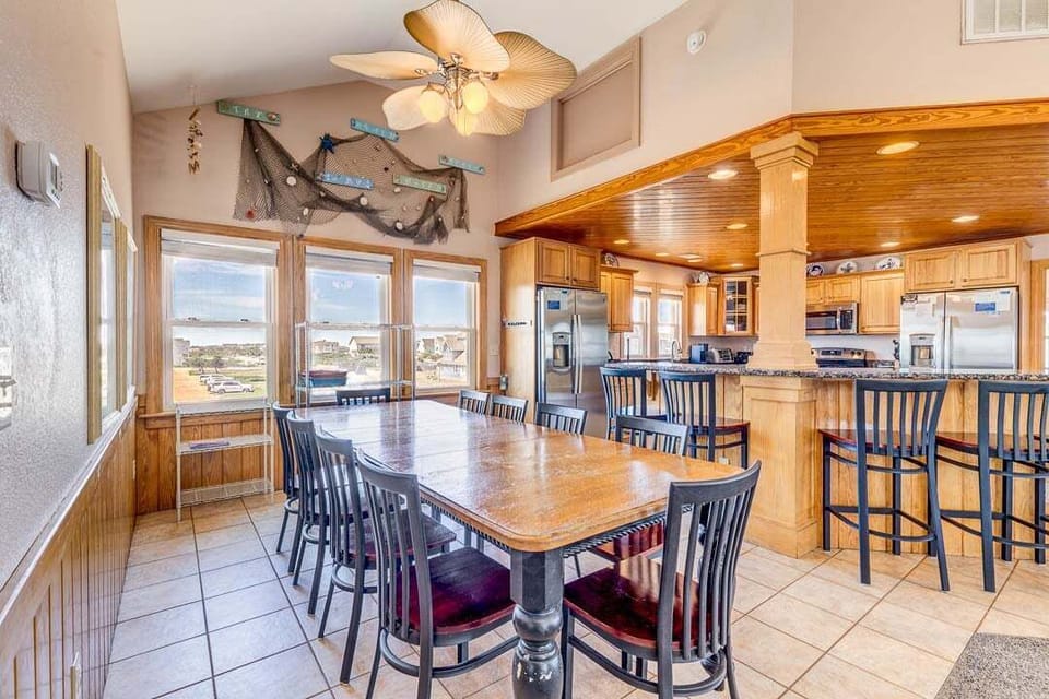Top-Level Dining Room with Table (seats 10)