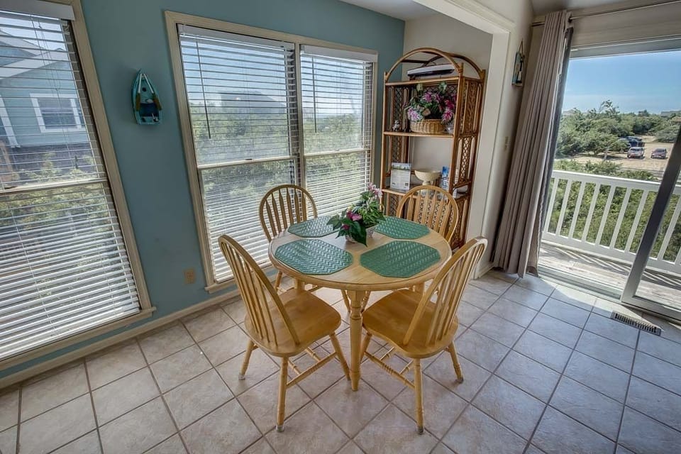 Top-Level Additional Table (seats 4)