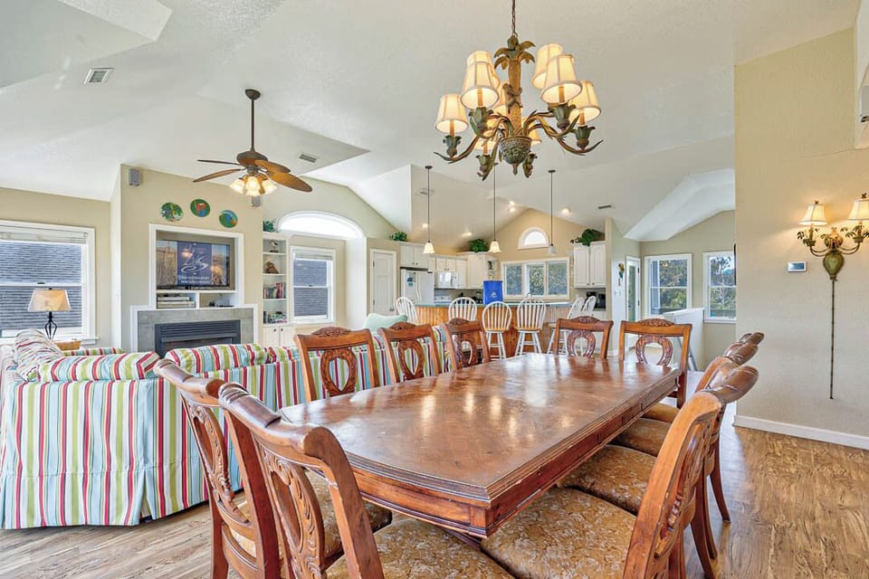 Top-Level Dining Room with Table (seats 10)