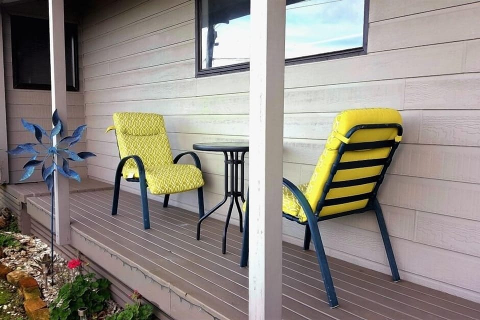 A nice area to relax at the front