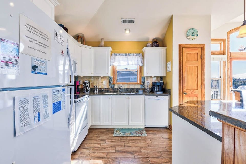 Top-Level Kitchen with Bar (seats 3)