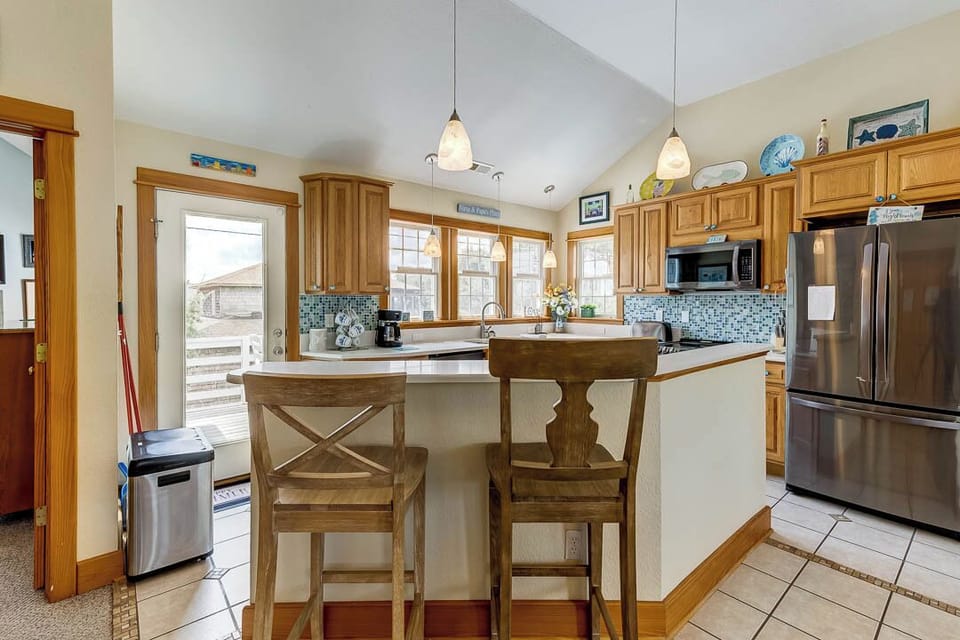 Top-Level Kitchen with Bar (seats 2)