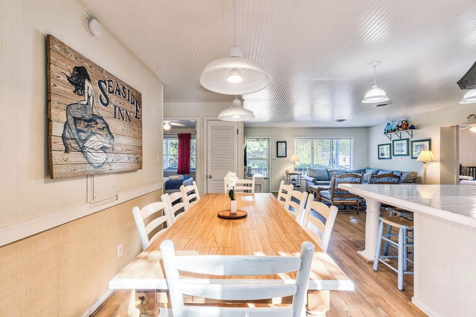 Dining Room with Table (seats 8)