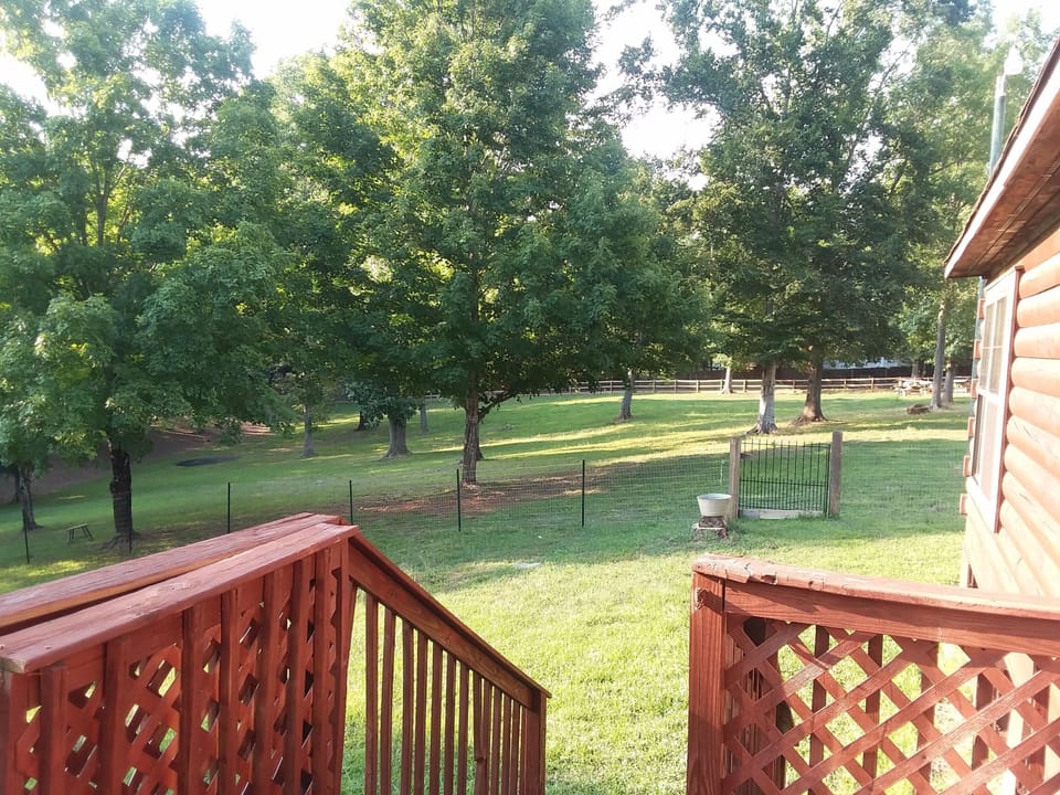 Gated back deck with yard and woods view:  fire up the grill!