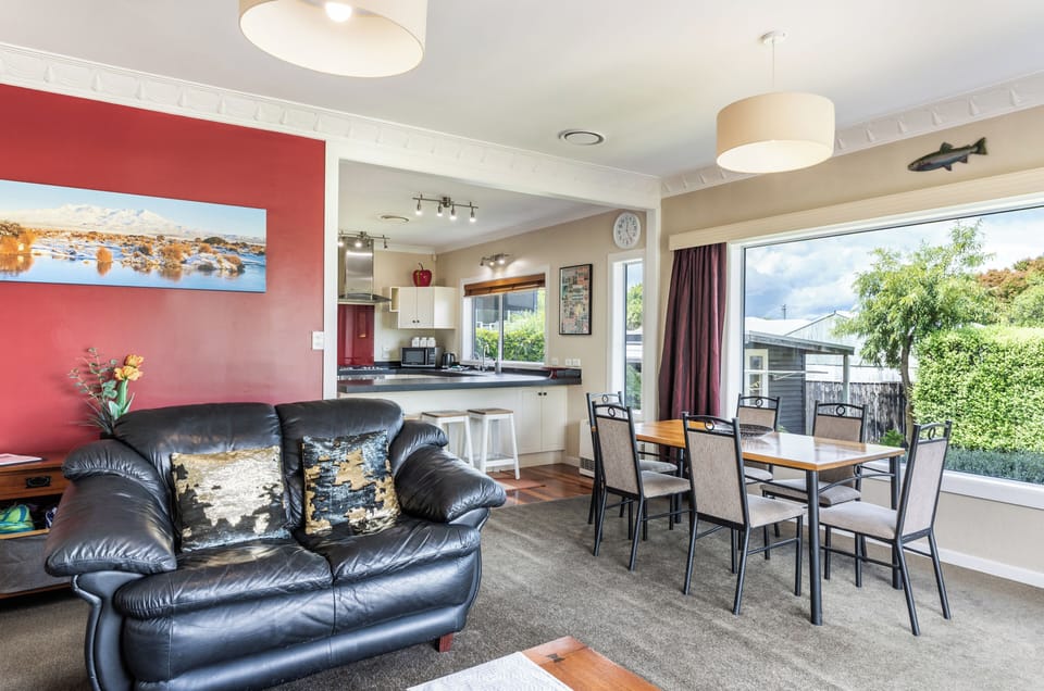 Open plan lounge, dining and kitchen