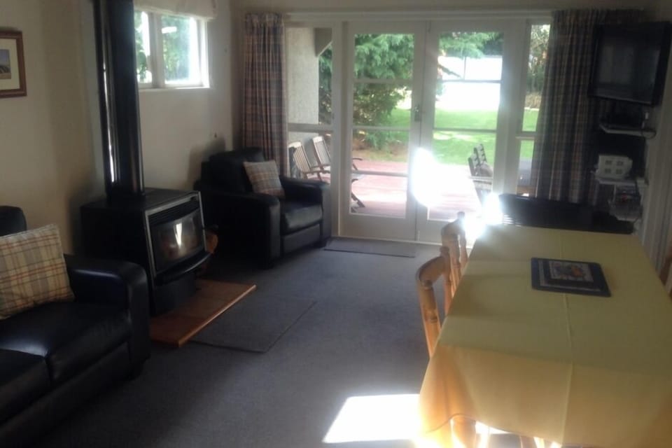 Lounge/dining
