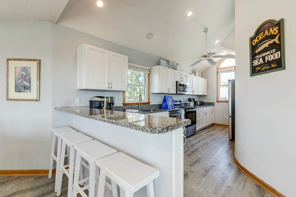 Top-Level Kitchen with Bar (seats 4)