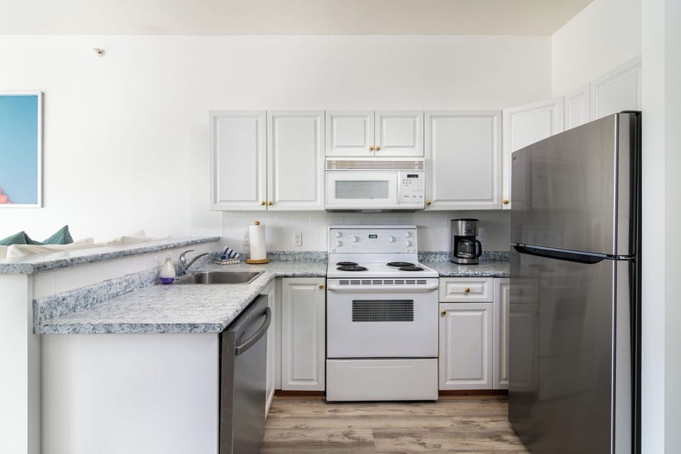 Full kitchen