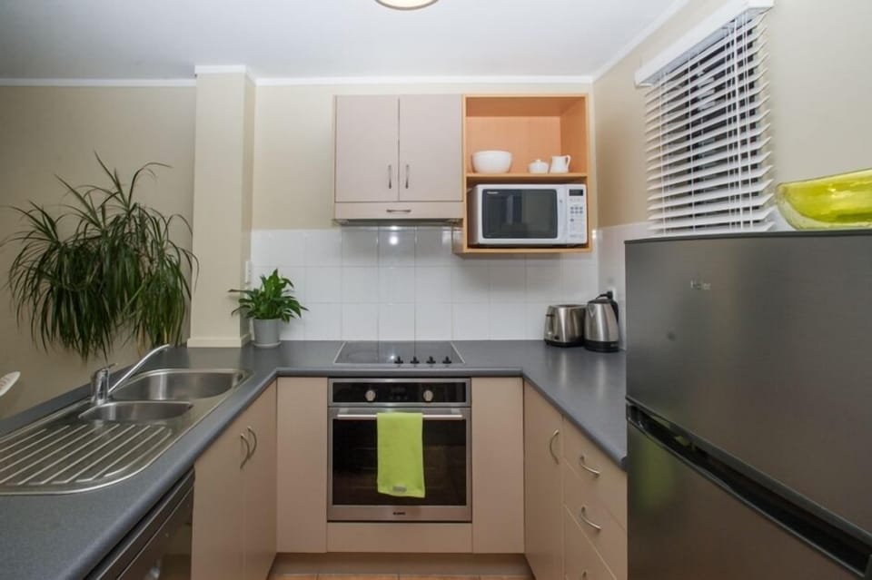 Kitchen; whiteware includes fridge-freezer