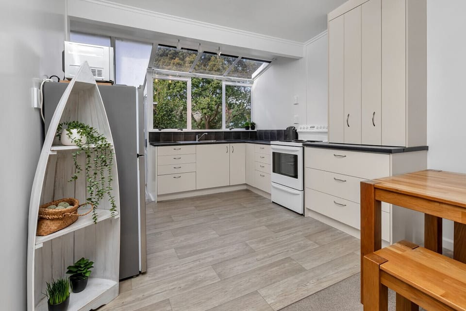 Dining/Kitchen Areas