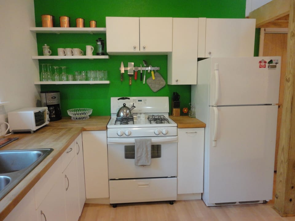 Fully equipped kitchen.