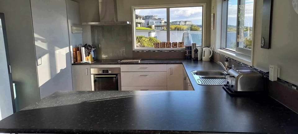 Full kitchen