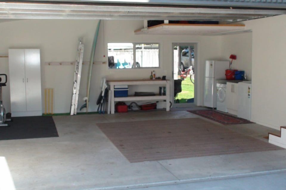 Double garage and laundry