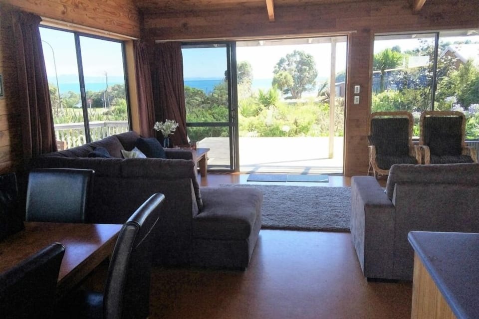 lounge, dining