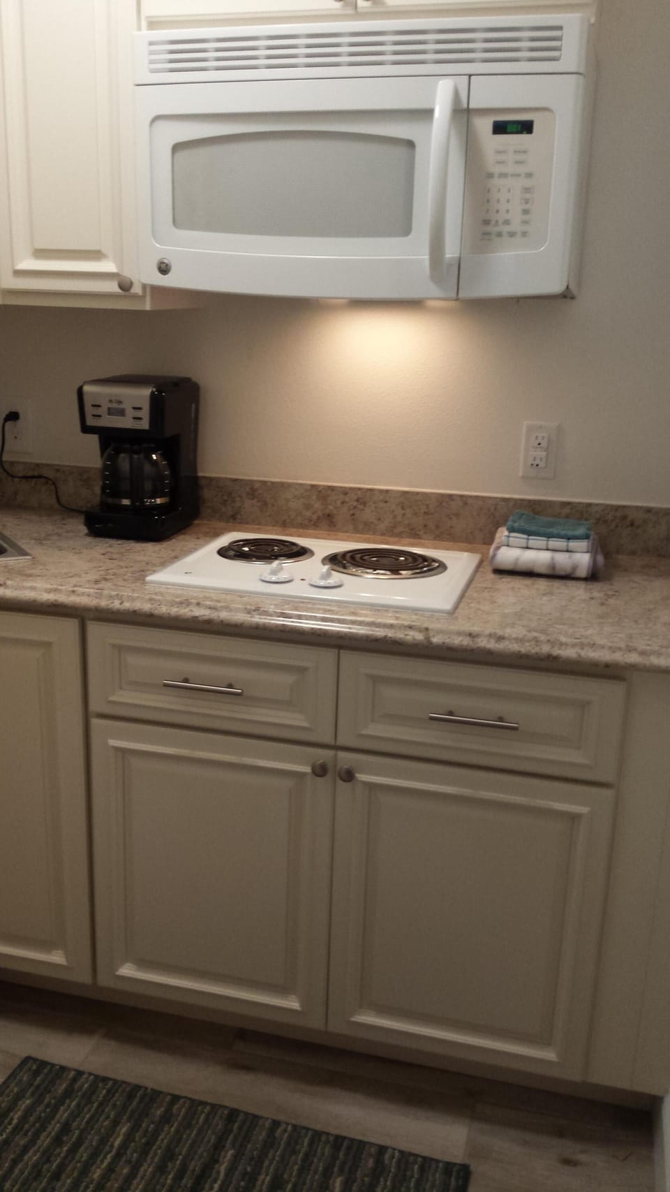 new remodeled kitchen w/ new appliances