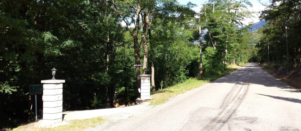 Access to the site of Sitinho seen from Largentière