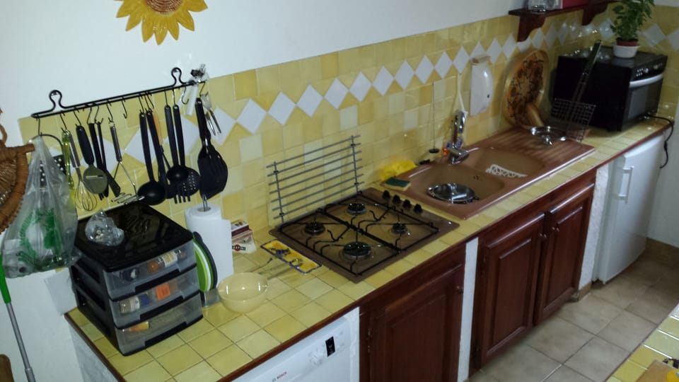A part of the fully equipped kitchen