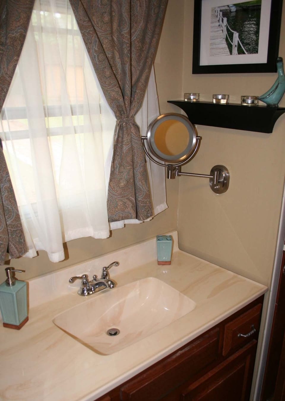 Newly remodeled tile bathroom w/jacuzzi.