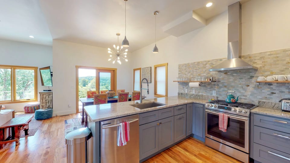 32 Upstream Bachelorette Oasis Second floor (1)