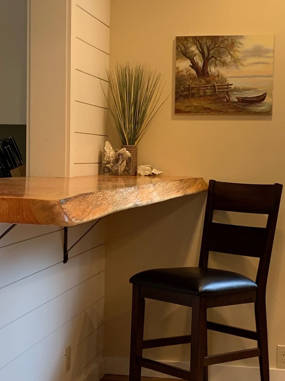 Kitchen pass through to dining area