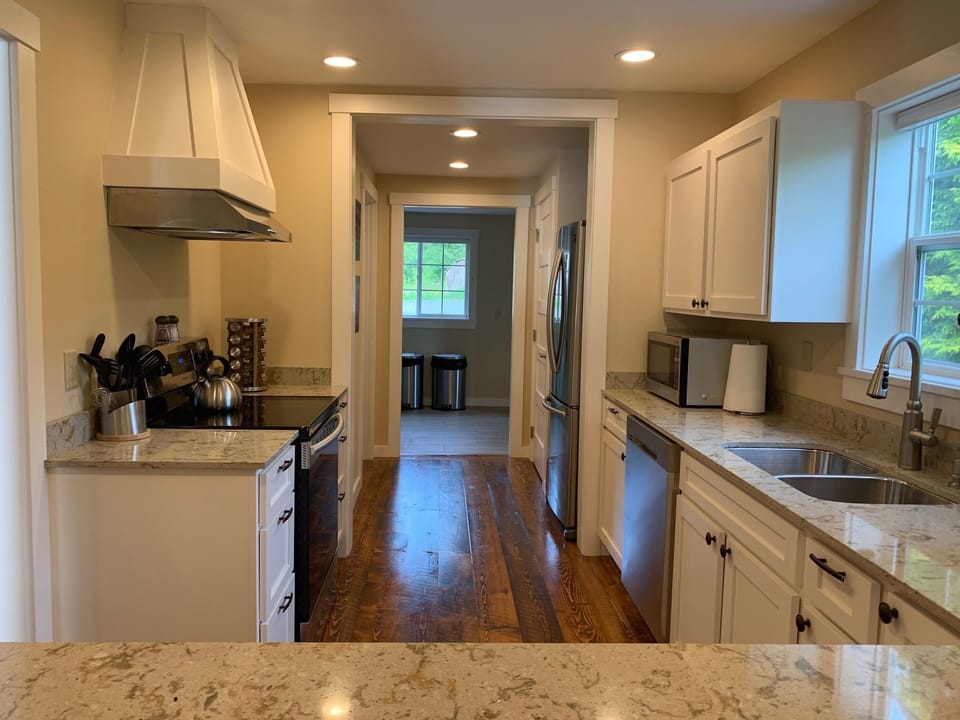 Fully equipped kitchen (from pass-through counter)