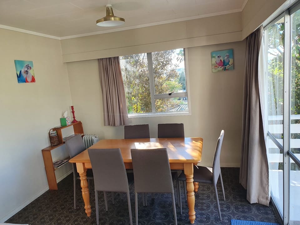 Kitchen dining area