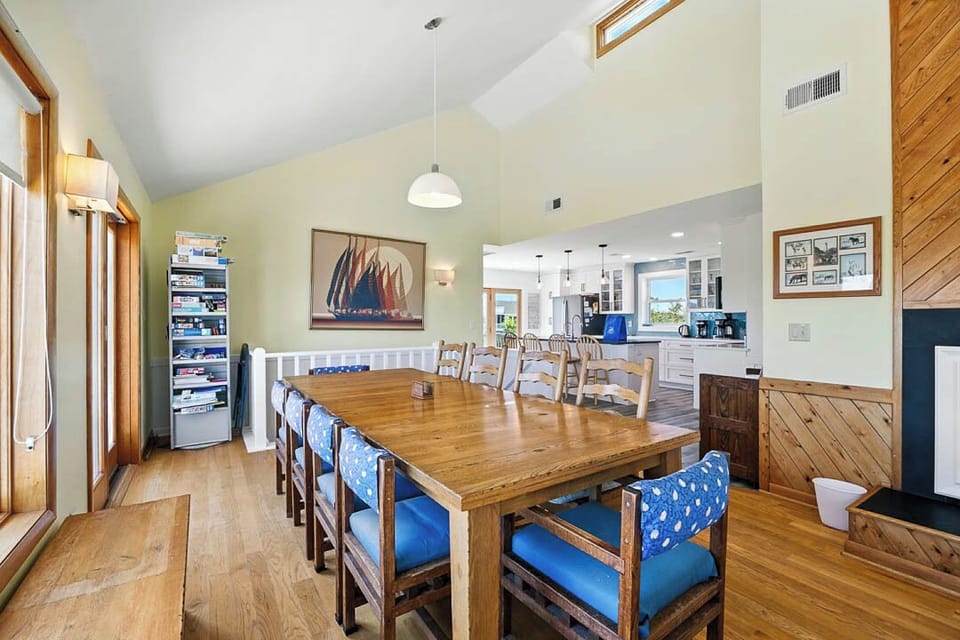 Top-Level Dining Room with Table (seats 10)