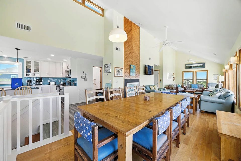 Top-Level Dining Room with Table (seats 10)