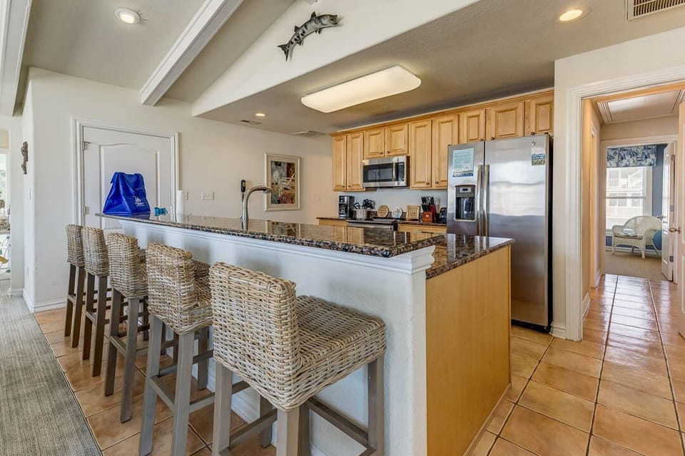 Top-Level Kitchen with Island seats 5