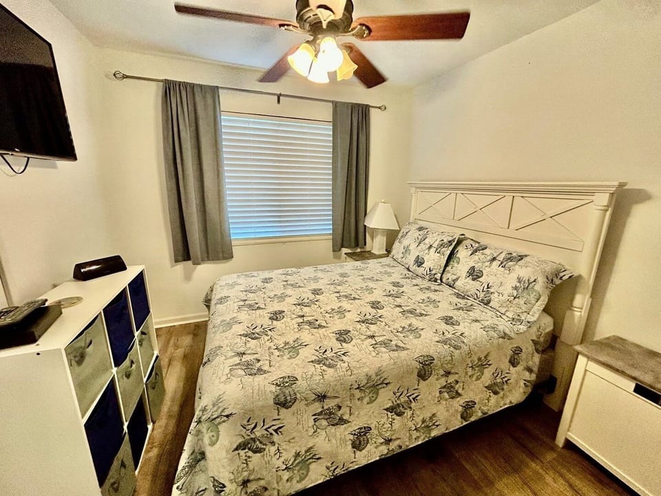 Bedroom 2 - Queen