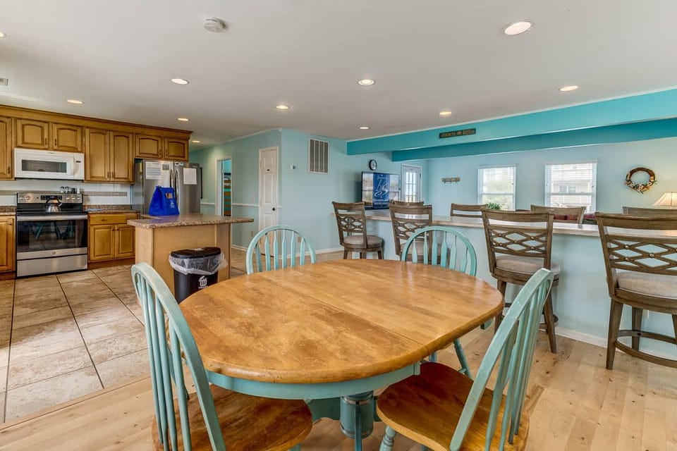 Mid-Level Additional Dining Table (seats 4)