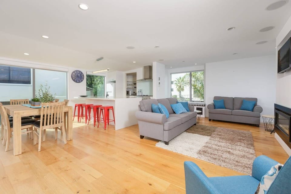 expansive living