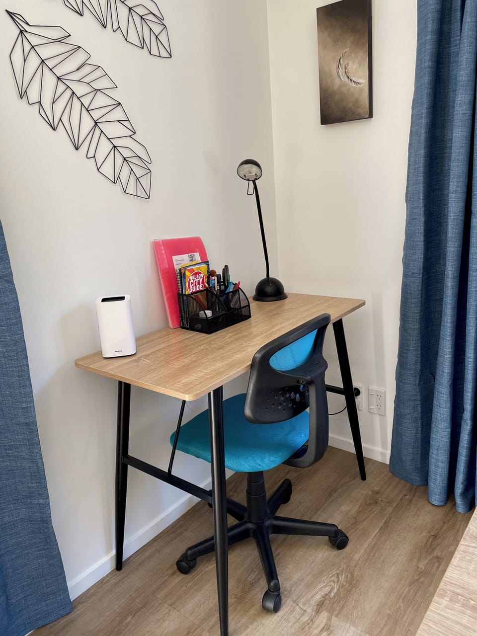 Work desk with fibre wifi