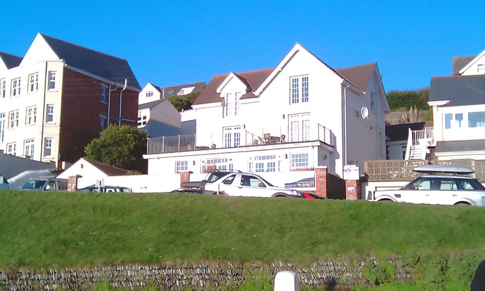 Southover Beach With 7 luxury apartments sleeping 2 - 8 pers opposite  the Beach